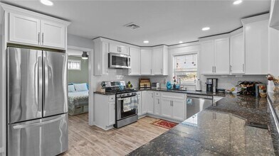 12 Leal Terrace in Newport, RI - Building Photo - Building Photo