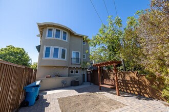 7335 Rainbow Dr in Cupertino, CA - Building Photo - Building Photo