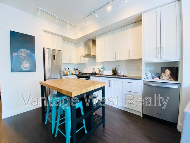 property at 4380 Lakeshore Rd