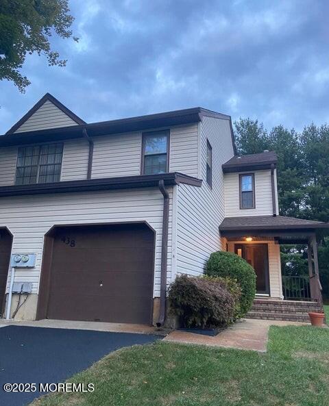 438 Oak Knoll Dr in Englishtown, NJ - Building Photo
