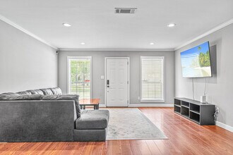 203 Elizabeth Ct in Fort Walton Beach, FL - Building Photo - Building Photo