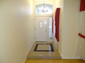 2120 Waterbury Ln in Las Vegas, NV - Foto de edificio - Building Photo