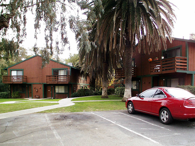 Myrtle Oaks Townhomes in Sacramento, CA - Building Photo - Building Photo