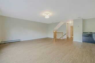 24 Herb Hill Rd in Glen Cove, NY - Building Photo - Building Photo