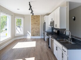 2581 S Kinnickinnic Ave, Unit Upper in Milwaukee, WI - Building Photo