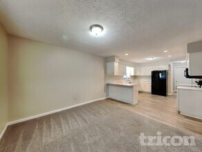 3014 Silver Fox Dr, Unit 15-0802 in Columbus, IN - Building Photo - Building Photo