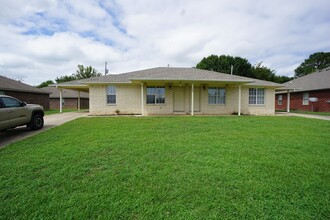 1302 Garrison Ln in Alma, AR - Building Photo - Building Photo