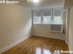 43 Selkirk Rd in Boston, MA - Building Photo - Building Photo