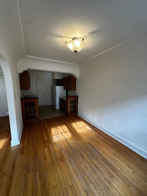 4442 N Oakland Ave in Shorewood, WI - Foto de edificio - Building Photo