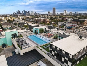 1111 Shepherd Dr in Houston, TX - Building Photo - Building Photo