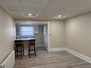 158 1st St in Hicksville, NY - Building Photo - Building Photo