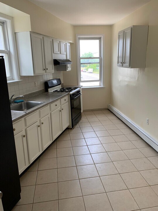 230 Trumbull St in Elizabeth, NJ - Building Photo
