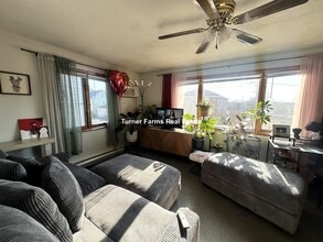 10 Garfield Ave, Unit 8 in Chelsea, MA - Foto de edificio - Building Photo