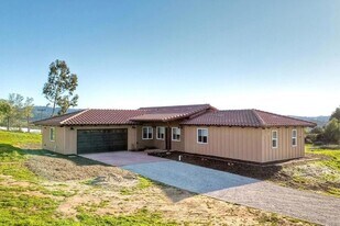 29433 Cole Grade Rd in Valley Center, CA - Building Photo