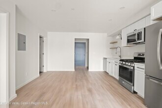 432 Warren St in Hudson, NY - Building Photo - Building Photo