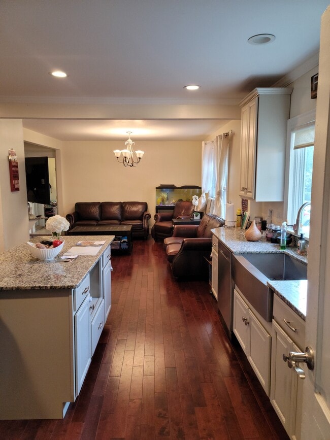 183 Main St, Unit 1st floor in Melrose, MA - Foto de edificio - Building Photo