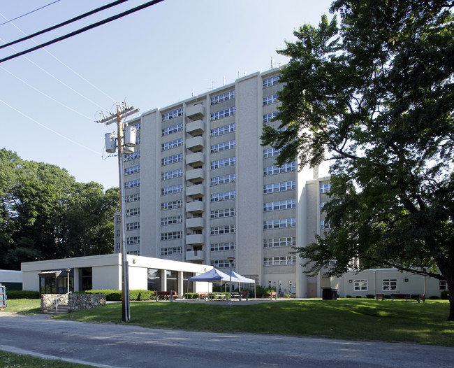 Arlington Manor in Cranston, RI - Building Photo - Building Photo