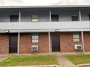 Suzanne Apartments in Pine Bluff, AR - Building Photo - Building Photo