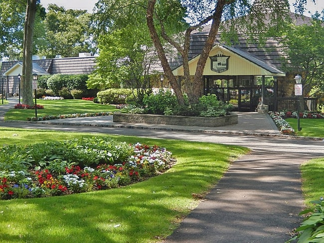 53 Skyline Dr in Coram, NY - Building Photo - Building Photo