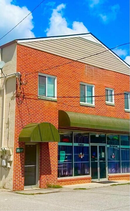 125 Broad St in Dublin, VA - Building Photo