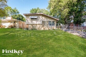 2108 N Linden Ave in Waukegan, IL - Building Photo - Building Photo