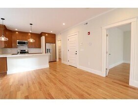 35 Upland Rd in Cambridge, MA - Building Photo - Building Photo