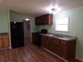 919 Austin St in Kingsland, TX - Building Photo - Building Photo