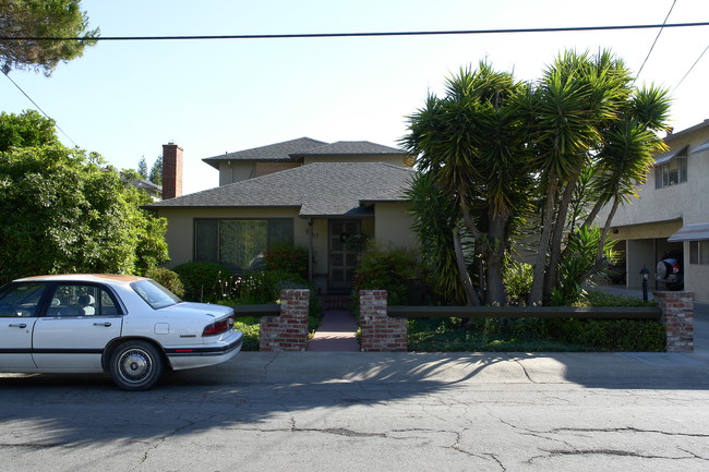 900 Fremont St in Menlo Park, CA - Foto de edificio - Building Photo