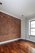 Second Avenue in New York, NY - Foto de edificio - Building Photo