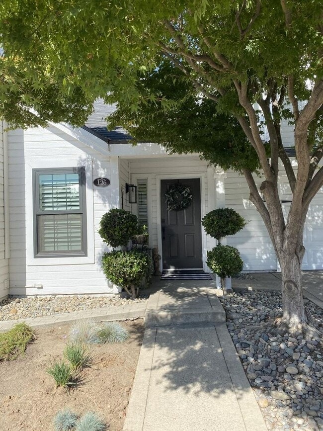 8665 N Cedar Ave in Fresno, CA - Building Photo - Building Photo