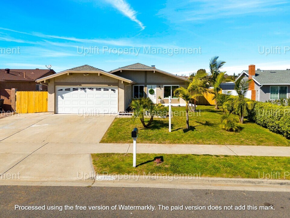 5055 Andrew Jackson St in Oceanside, CA - Building Photo