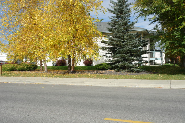 Kari Glen Apartments in Spokane, WA - Building Photo - Building Photo