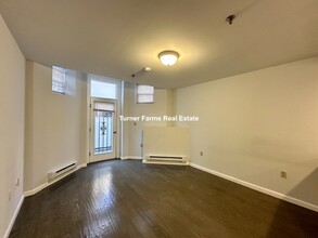 28 Queensberry St, Unit B in Boston, MA - Building Photo - Building Photo