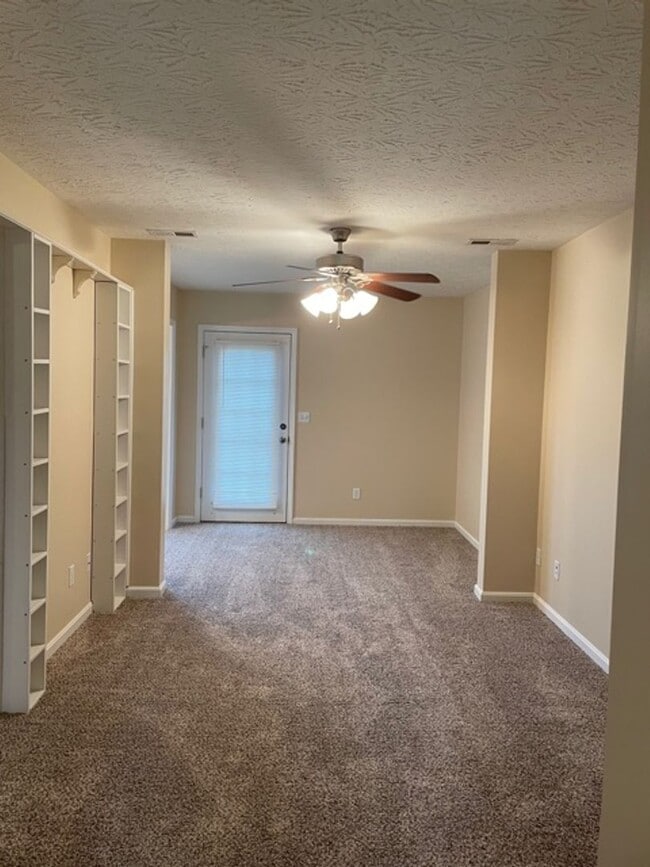 122 Darby Woods Ct in Radcliff, KY - Foto de edificio - Building Photo