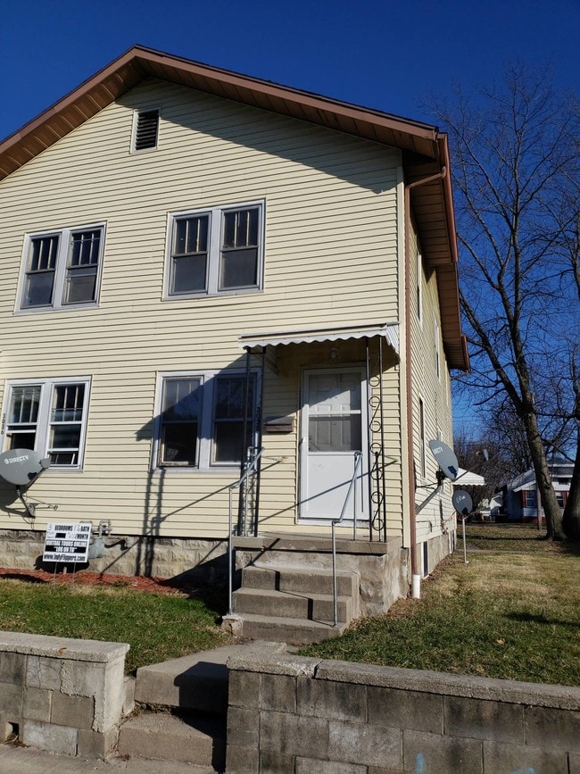 property at 3038 E Lynn St