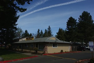 Country Rambler in Portland, OR - Foto de edificio - Building Photo