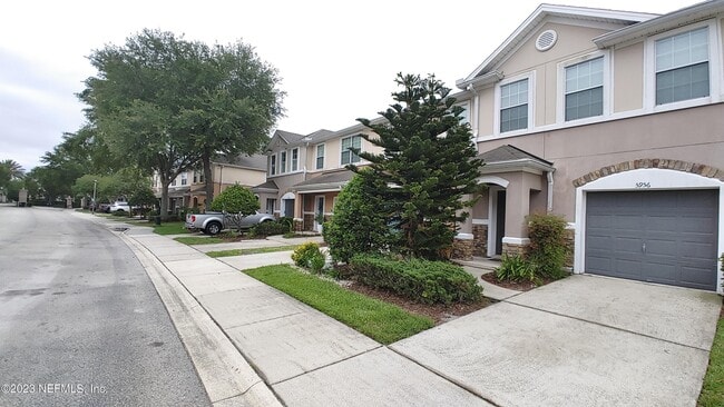 property at 5956 Pavilion Dr