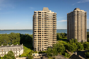 Summits on the River in Montréal, QC - Building Photo - Building Photo