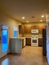 10457 E Seven Generations Way, Unit Townhouse in Tucson, AZ - Foto de edificio - Building Photo