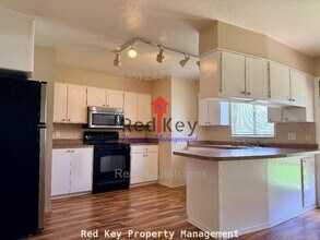 677 Buzianis Way in Tooele, UT - Building Photo - Building Photo