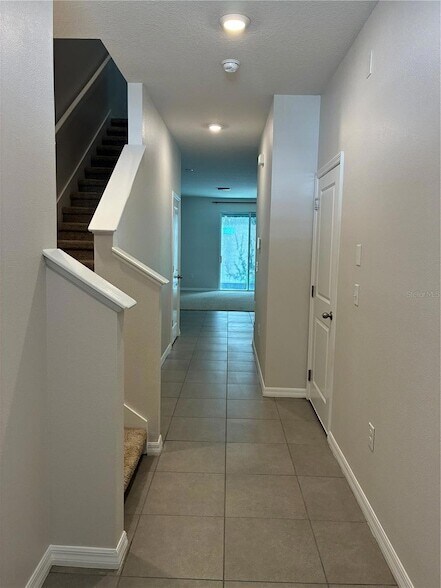 1668 Hubbell Rd in Wesley Chapel, FL - Foto de edificio - Building Photo