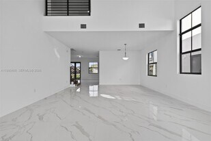 15441 SW 20th Ln in Miami, FL - Building Photo