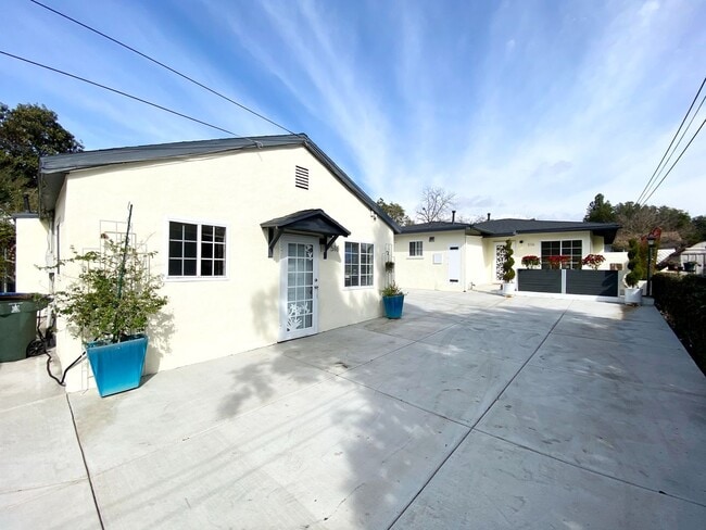 516 Cypress Ave in Pasadena, CA - Building Photo - Building Photo