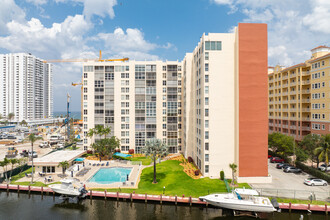 Delphi Towers in Pompano Beach, FL - Building Photo - Building Photo