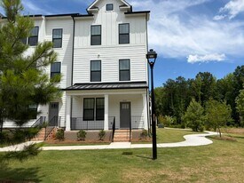 15359 Ballancroft Pkwy in Charlotte, NC - Building Photo