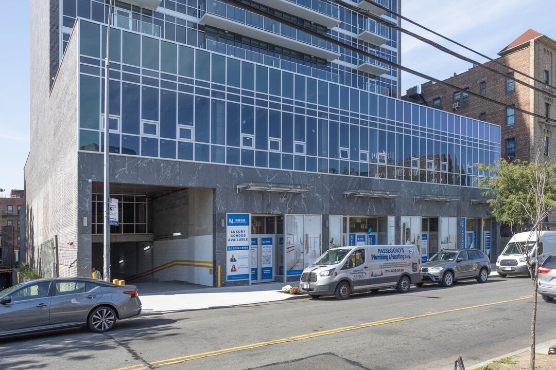 42-29 Parsons Blvd in Flushing, NY - Foto de edificio