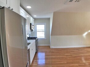 12 Harris St in Brookline, MA - Building Photo - Building Photo