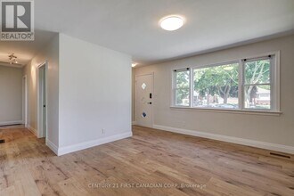 1805 Whitehall Dr in London, ON - Building Photo - Building Photo