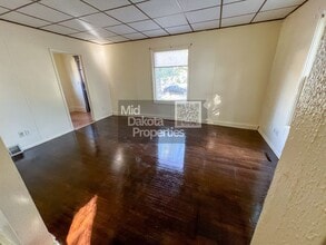 405 S Minnesota St in Mitchell, SD - Building Photo - Building Photo