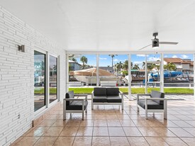 300 SE 10th St in Pompano Beach, FL - Building Photo